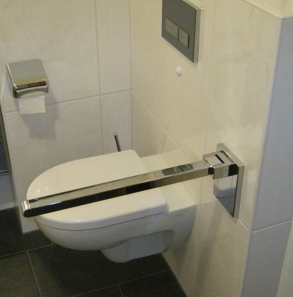 Toilette mit Handgriff