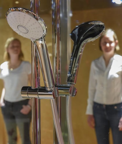 Brausekopf mit Spiegelung